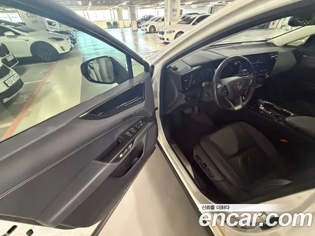 Lexus NX — интерьер