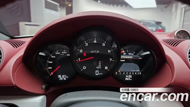 Porsche 718 — интерьер