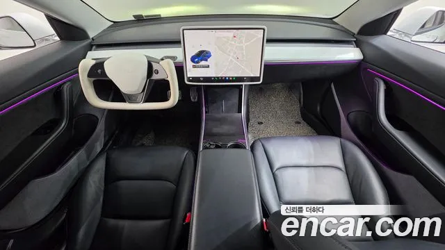 Tesla Model 3 — интерьер