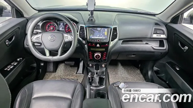 KG Mobility Tivoli — интерьер