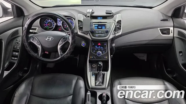 Hyundai Elantra — интерьер