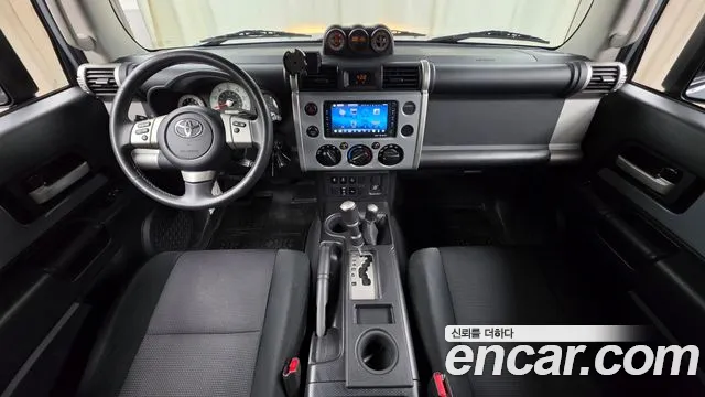Toyota FJ Cruiser — интерьер