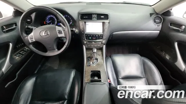 Lexus IS — интерьер