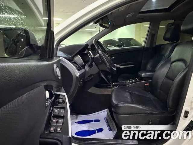 KG Mobility Korando — интерьер