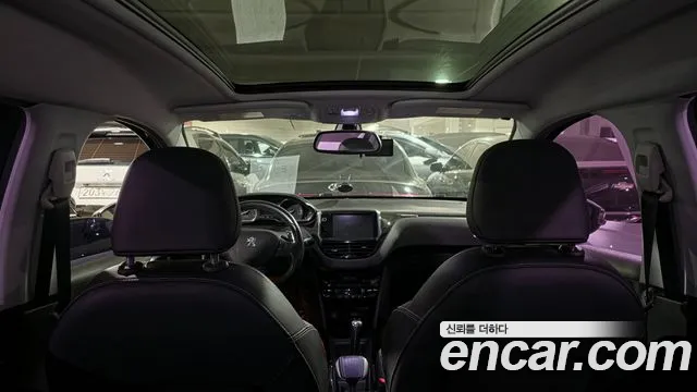 Peugeot 2008 — интерьер