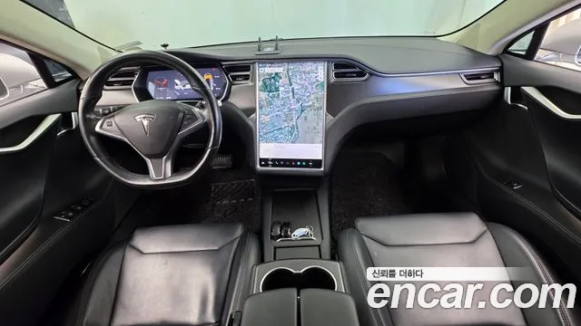 Tesla Model S — интерьер