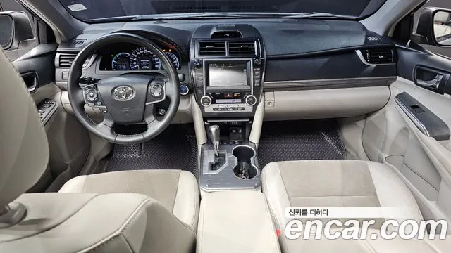 Toyota Camry — интерьер