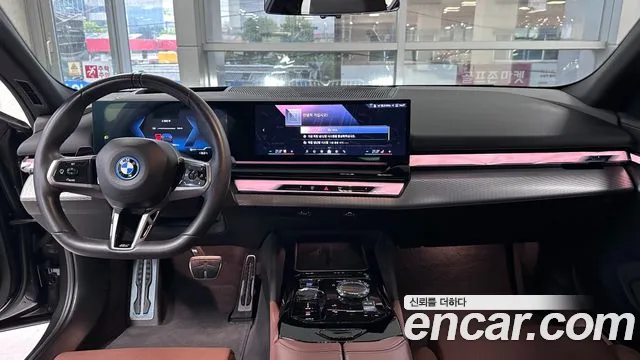 BMW i5 — интерьер