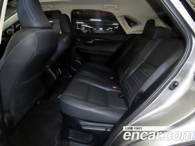 Lexus NX — интерьер