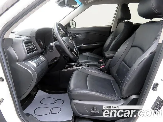 KG Mobility Tivoli — интерьер