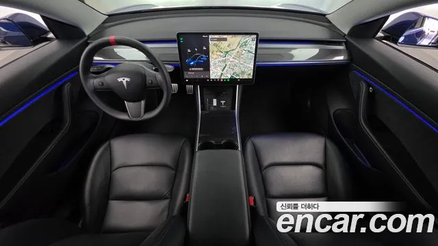 Tesla Model 3 — интерьер