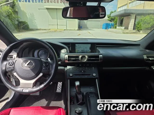 Lexus IS — интерьер