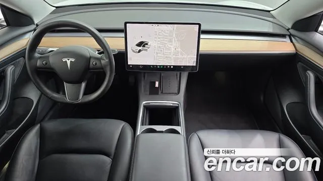 Tesla Model 3 — интерьер