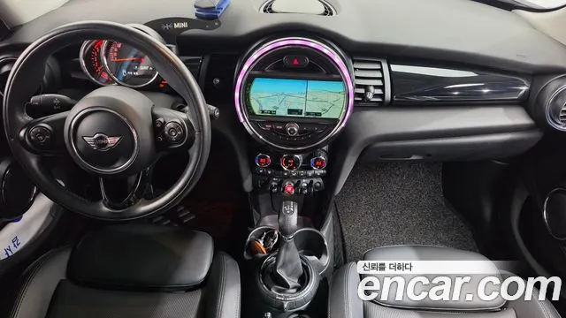 MINI Cooper — интерьер