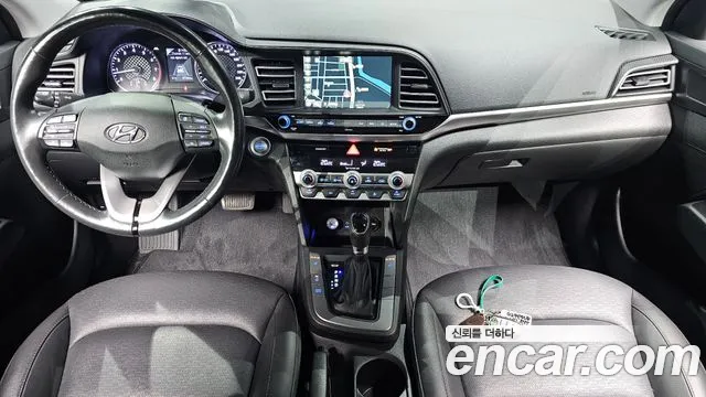 Hyundai Elantra — интерьер