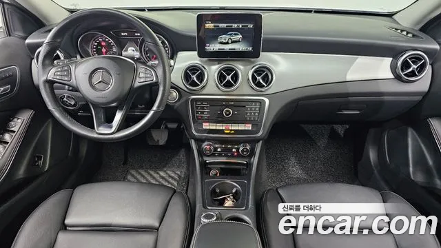 Mercedes-Benz GLA-класс — интерьер
