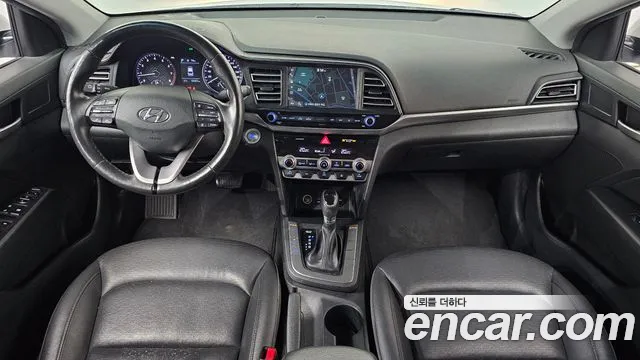 Hyundai Elantra — интерьер
