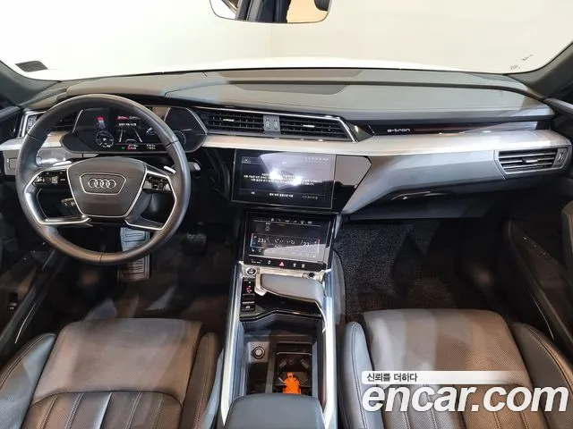 Audi e-tron — интерьер