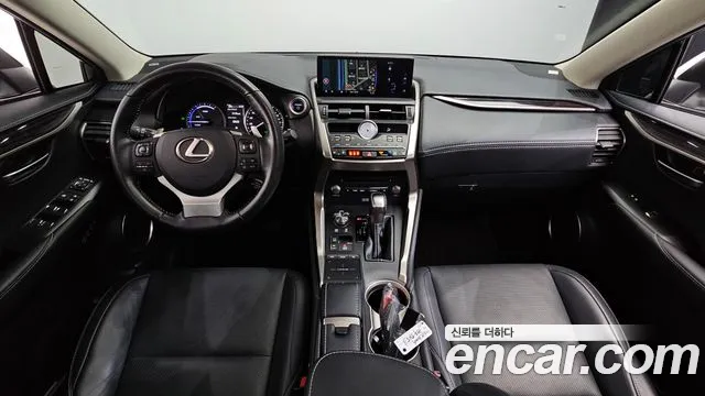 Lexus NX — интерьер
