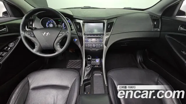 Hyundai Sonata — интерьер