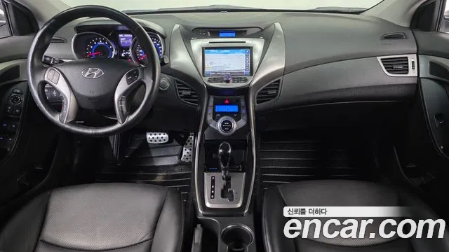 Hyundai Elantra — интерьер