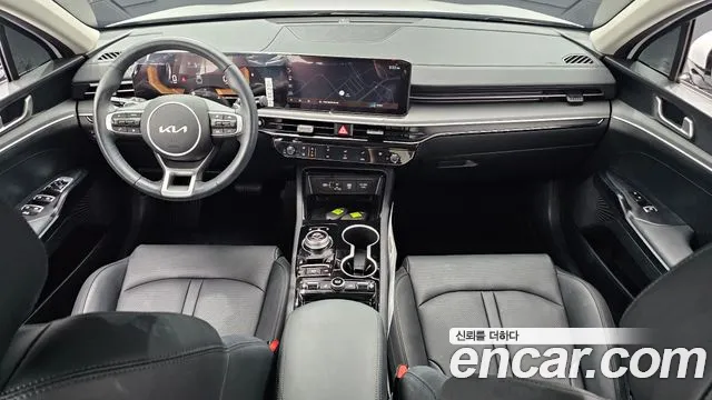 Kia K5 — интерьер