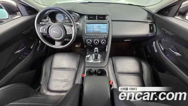 Jaguar E-Pace — интерьер