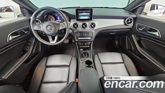 Mercedes-Benz CLA-класс — интерьер