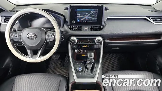 Toyota RAV4 — интерьер