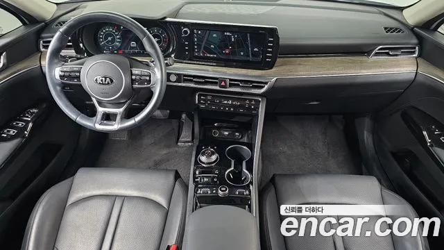 Kia K5 — интерьер
