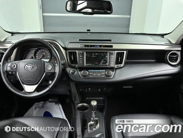 Toyota RAV4 — интерьер