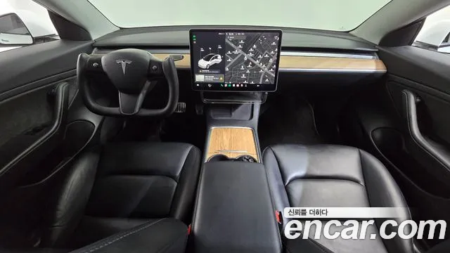Tesla Model 3 — интерьер