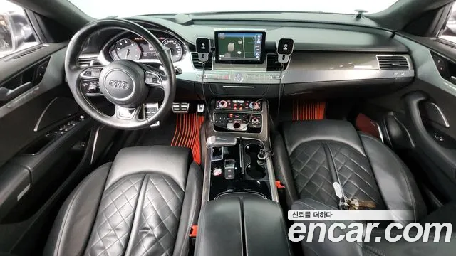 Audi S8 — интерьер