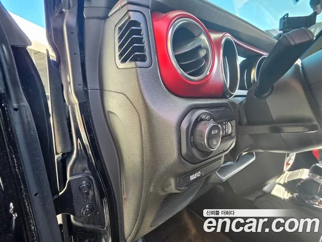 Jeep Gladiator — интерьер