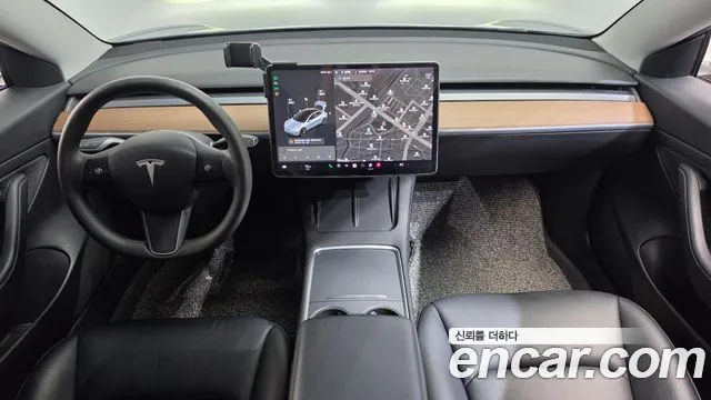 Tesla Model 3 — интерьер