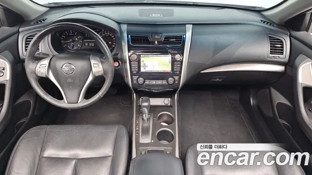 Nissan Altima — интерьер