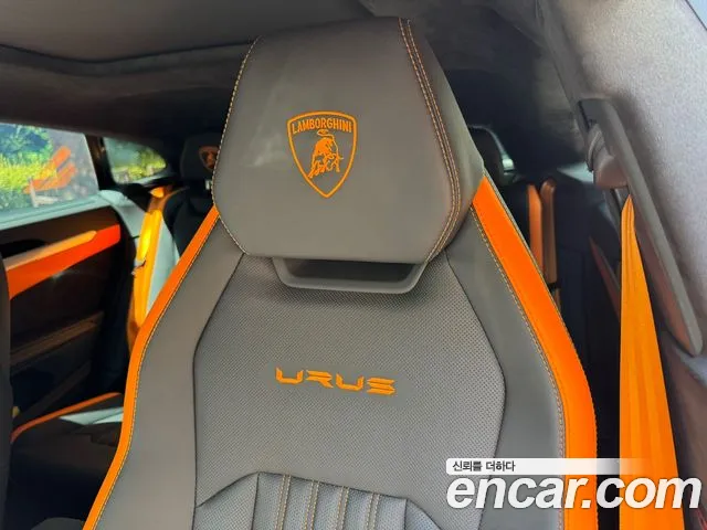 Lamborghini Urus — интерьер