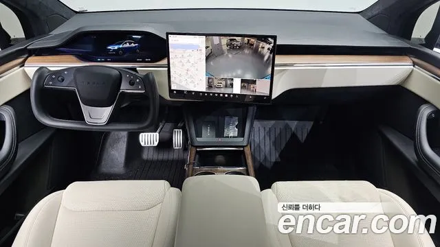 Tesla Model X — интерьер
