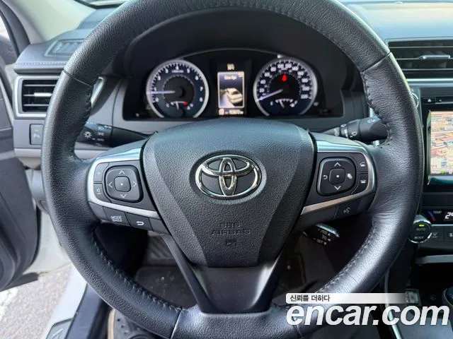 Toyota Camry — интерьер