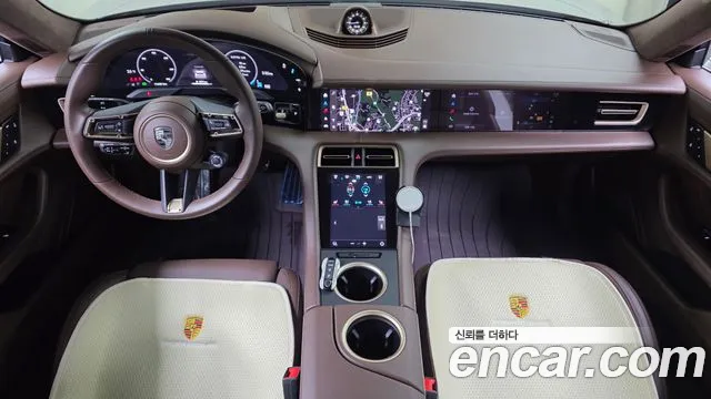 Porsche Taycan — интерьер