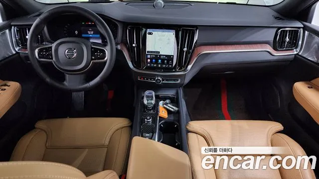 Volvo V60 — интерьер