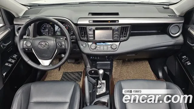 Toyota RAV4 — интерьер