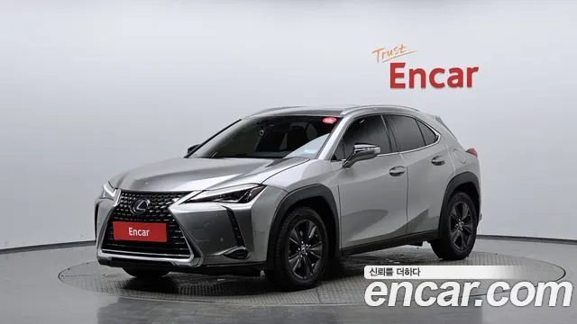 Lexus UX — экстерьер