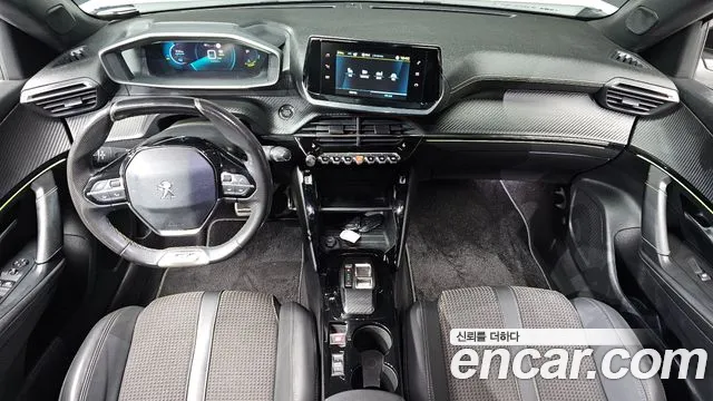 Peugeot 2008 — интерьер