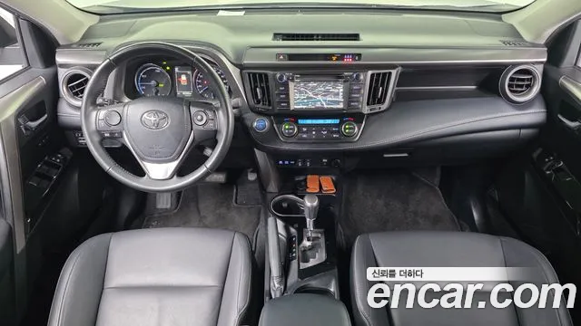 Toyota RAV4 — интерьер