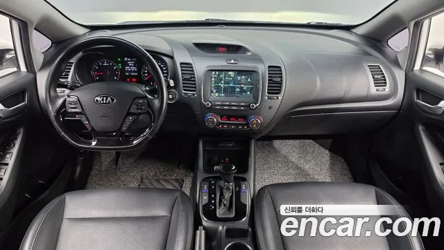 Kia K3 — интерьер