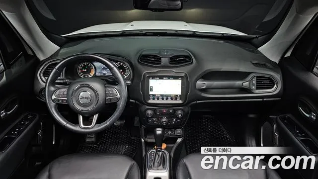 Jeep Renegade — интерьер