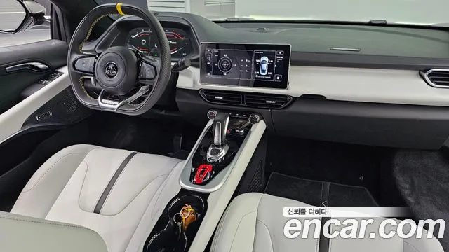 Lotus Emira — интерьер