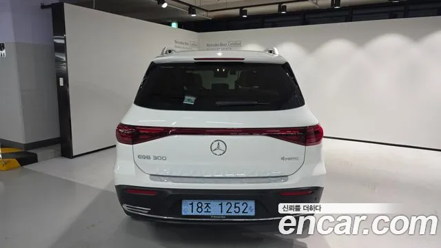 Mercedes-Benz EQB — интерьер