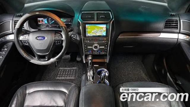 Ford Explorer — интерьер